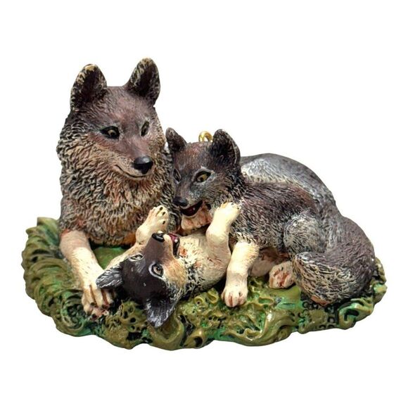 1998 Mark Newman Hallmark Cards Timber Wolves At Play Collectors Series Ornament - Picture 2 of 7